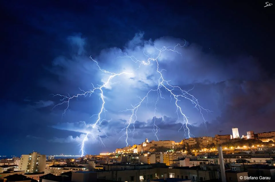 935991 10202440867046216 804675842 n - Tempesta elettrica su Cagliari: la città illuminata a giorno!