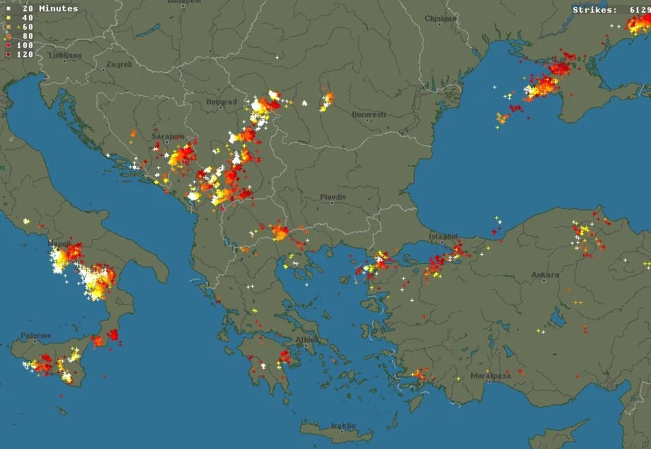 Untitled 19 - DIRETTA METEO: irrompe l'aria fredda al sud e scoppiano i primi temporali!