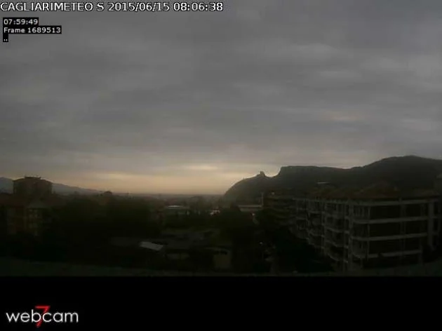 get webcam10 - In diretta da Cagliari: cielo carico di pioggia