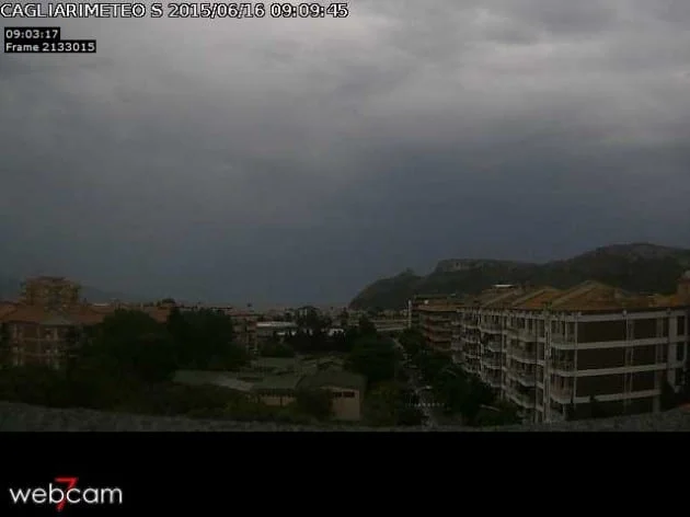 get webcam11 - Che cielo su Cagliari! Mentre a nord c'è il sole...