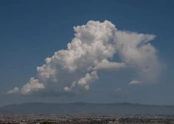 nube4 350x250 - In attesa dei temporali, oggi gran sole e caldo