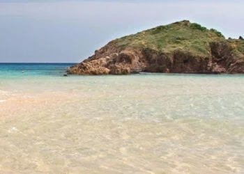 Spiaggia Su Giudeu 350x250 - Volete il fresco? Andate a ovest. A est farà caldo