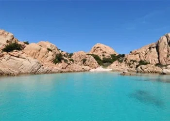 Caprera La Maddalena 350x250 - Oggi un po' di caldo in Campidano. Clima gradevole altrove