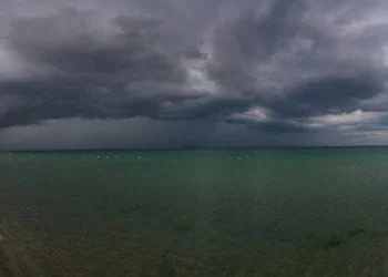 shelf cloud dal Poetto 350x250 - Temporale in azione a nord est di Cagliari