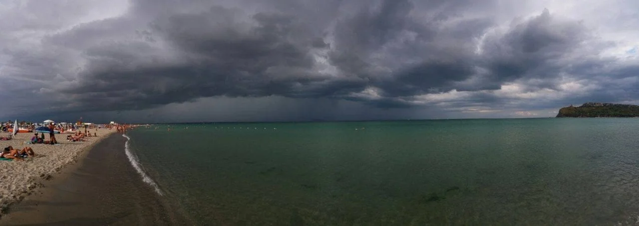 shelf cloud dal Poetto - Supercella temporalesca a est di Cagliari! Foto e video