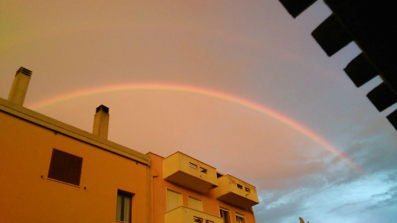 Pirr - "Mammatus" e doppio arcobaleno tra Pirri e Capoterra