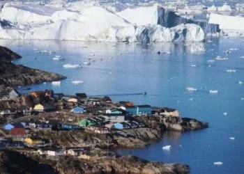 greenland glacier melting 350x250 - Groenlandia, ghiacciaio al collasso rischia di innalzare il mare di mezzo metro