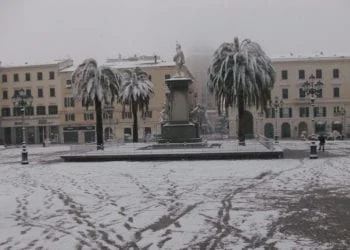 Sassari Piazza Italia sotto la neve 350x250 - Google news sceglie Meteo Sardegna.it