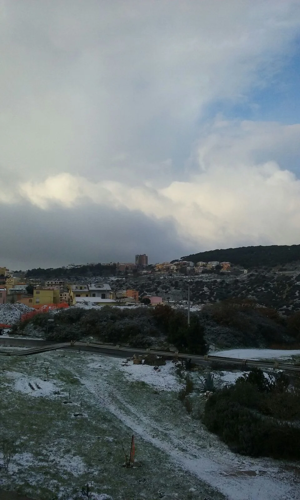 IMG 20160116 WA0002 - Risveglio con la neve anche su Nuoro