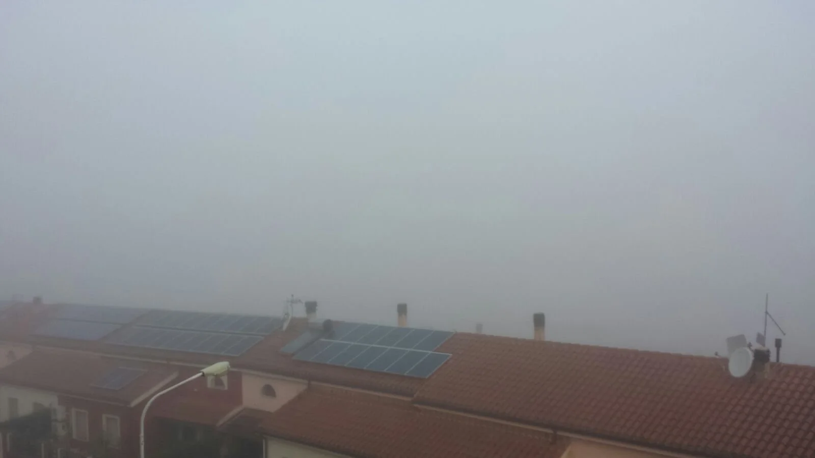 20160330235241 - Fitta nebbia, mattinata padana per Cagliari