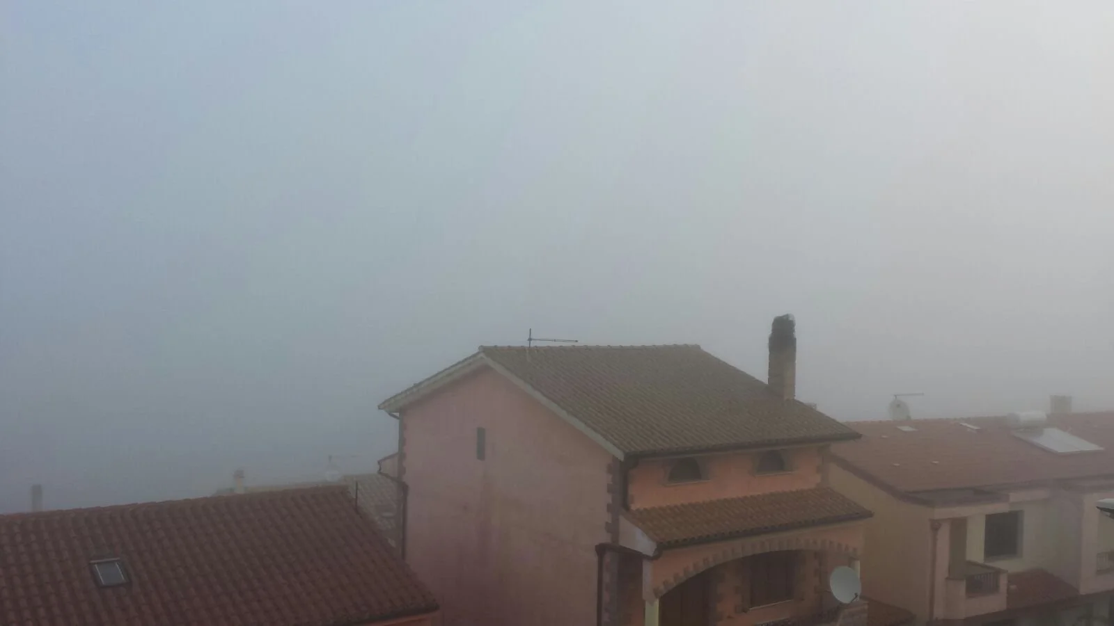 20160330235245 - Fitta nebbia, mattinata padana per Cagliari