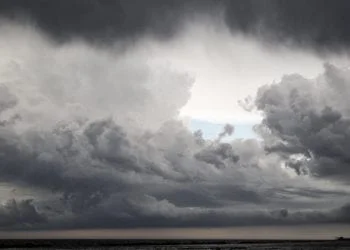 temporale oristano 350x250 - Alghero, meteo in peggioramento, possibile pioggia e temporale. Da lunedì meteo soleggiato e poi caldo normale