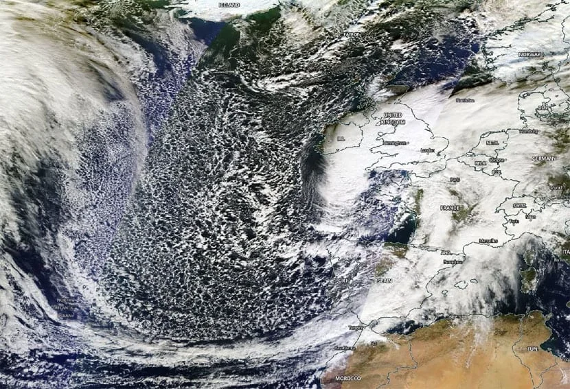 Petrine - Tempesta "Petrine" su Europa occidentale: spettacolare immagine satellitare