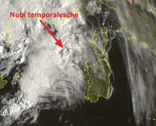 Sardegna - Nubi temporalesche a ovest della Sardegna