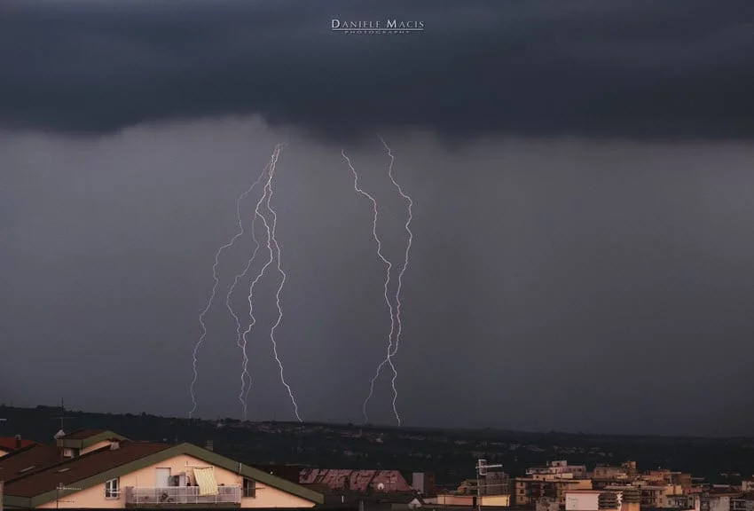 fulmini agosto - Meteo inizio settimana: qualche temporale poi caldo