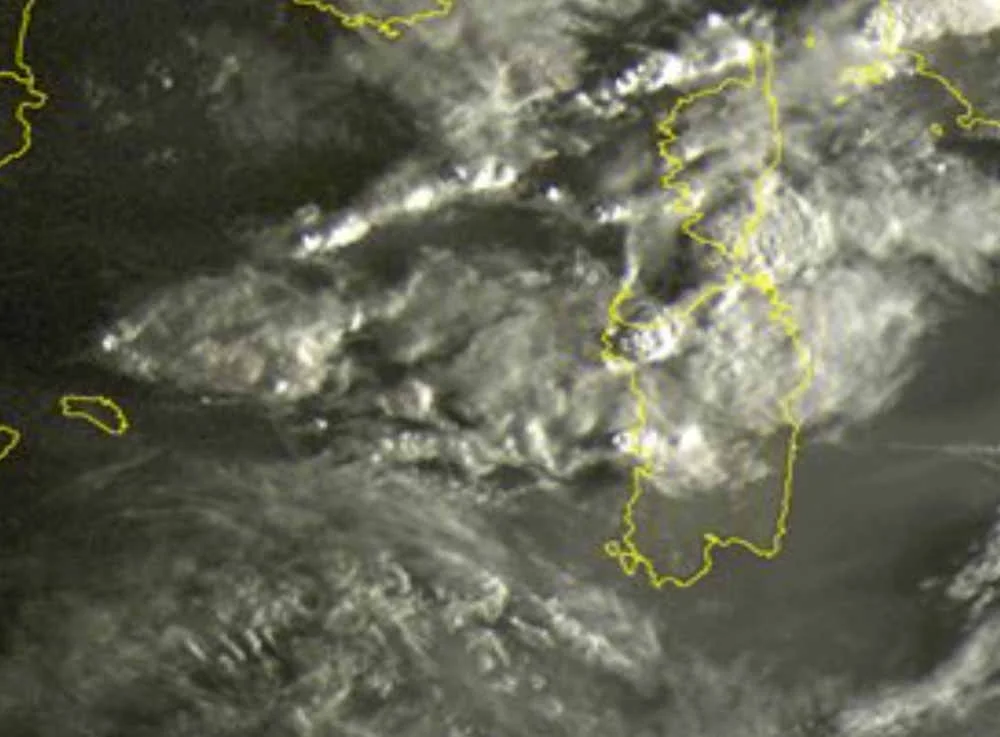 meteosat sardegna - Sardegna, buongiorno con tuoni, lampi e fulmini. Ma che succede?