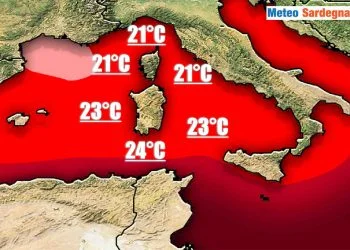 Calde acque superficiali attorno alla Sardegna.