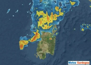 Radar meteo che indica le aree sotto piogge. In arancione quelle con piogge più intense.